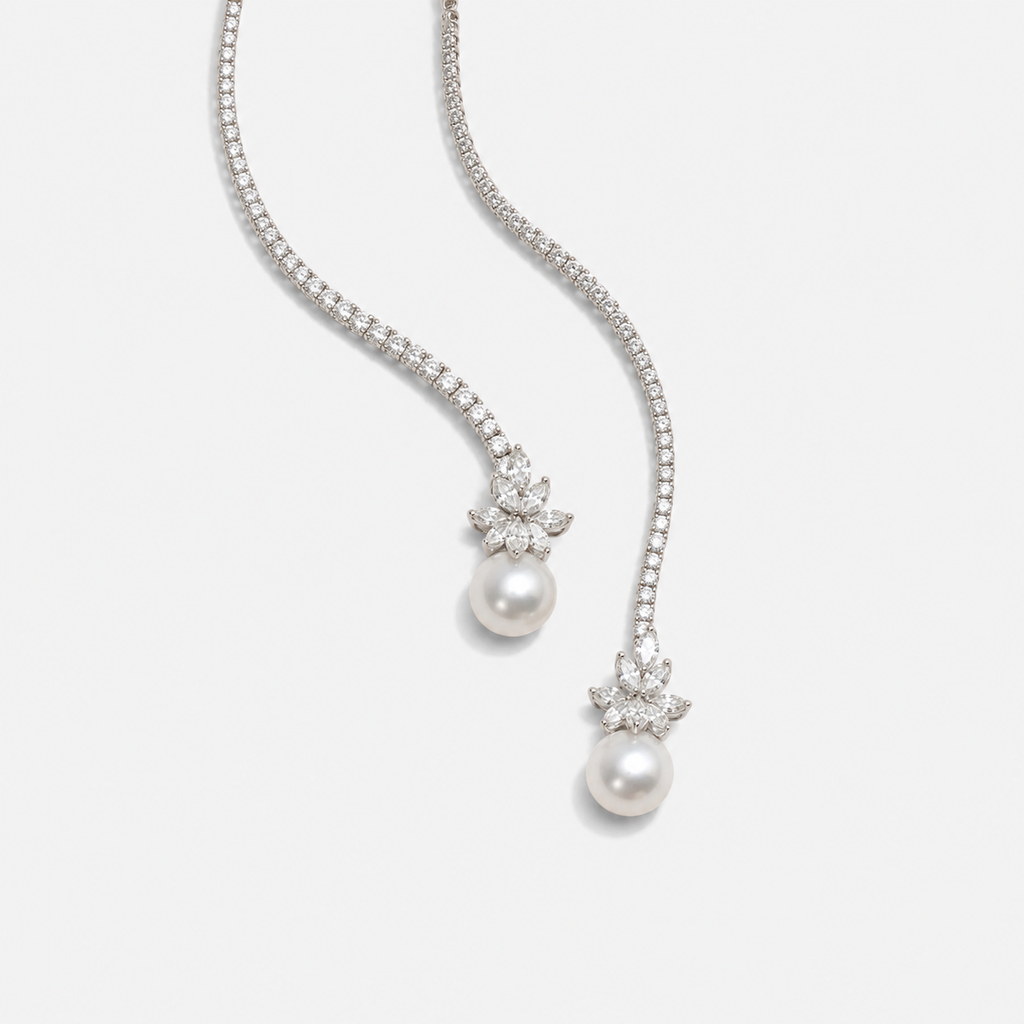 Elegante glanzende ketting met zilveren parels