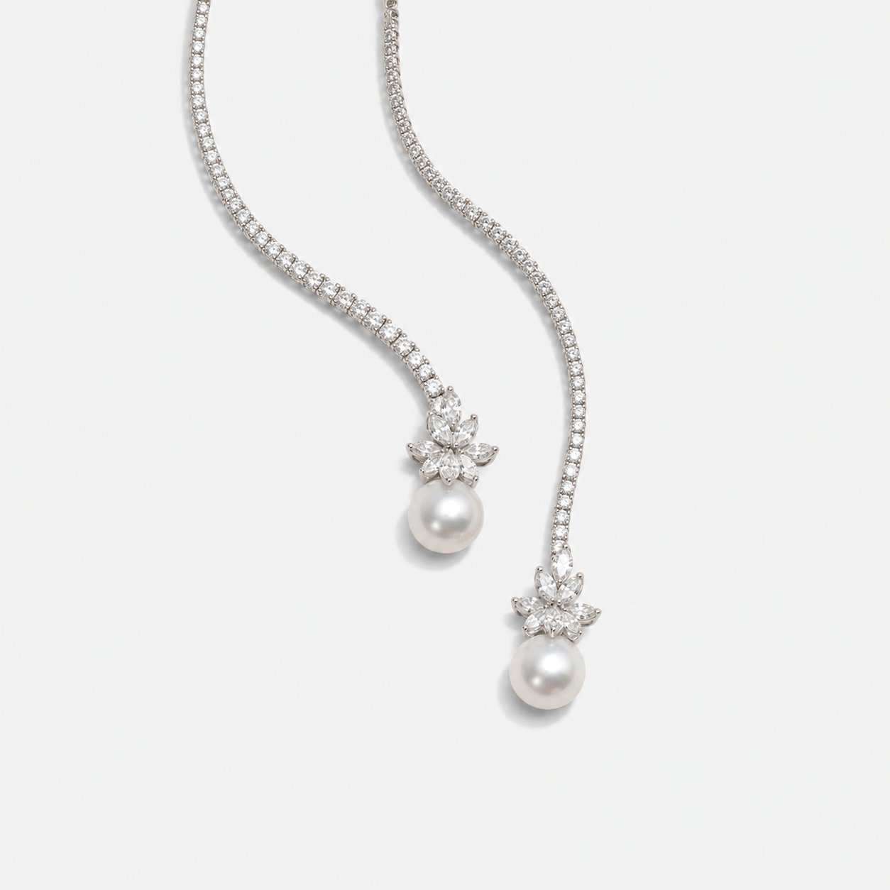 Elegante glanzende ketting met zilveren parels