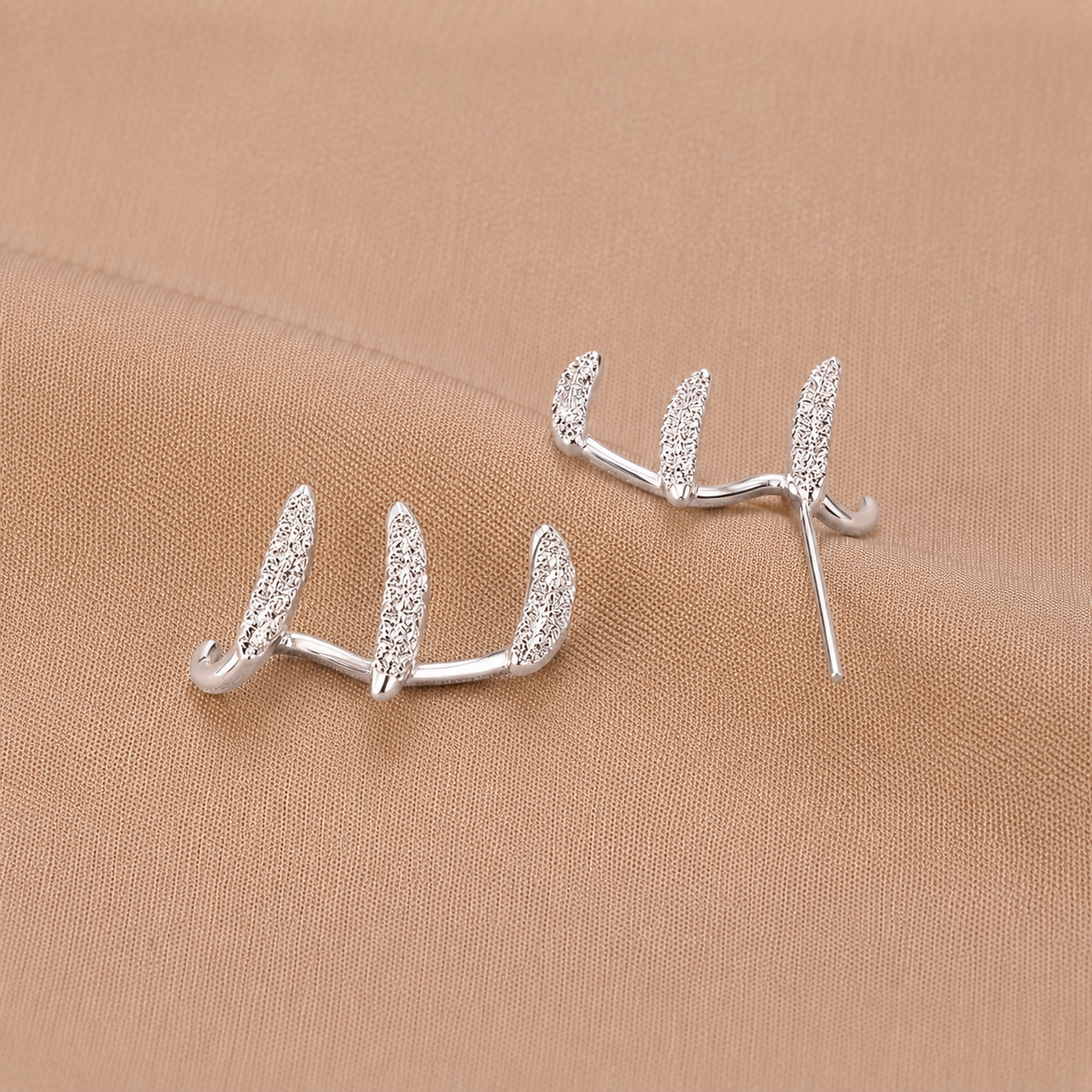 Elegante Oorbellen met Drie Klauwen en Strass